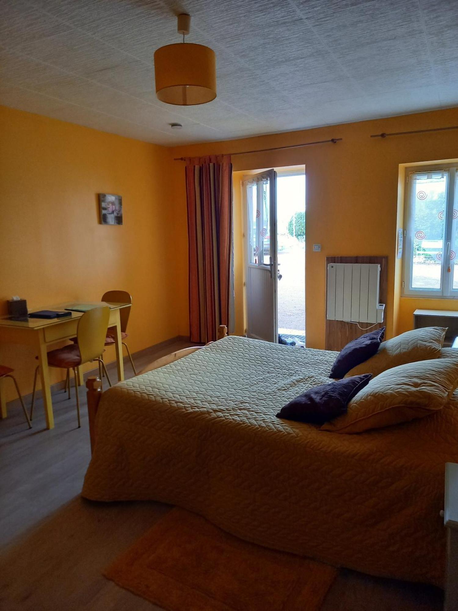 Отель Le Logis Du Livier Saint-Georges-sur-Layon Номер фото